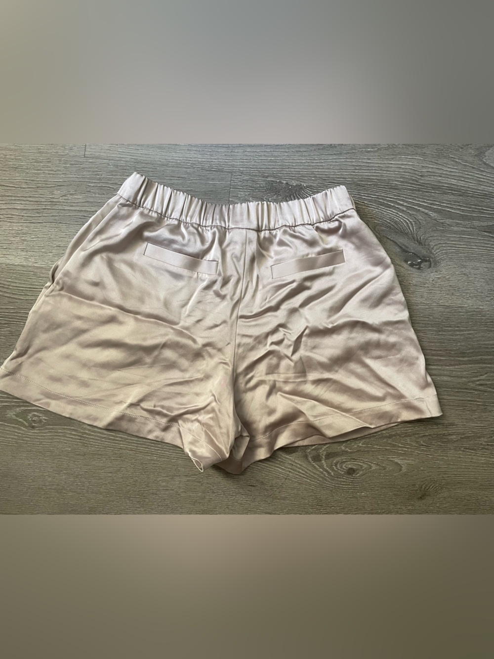 Varley Sarka High-Rise Short 4" in Silver Cloud, Size small - Picture 5 of 8